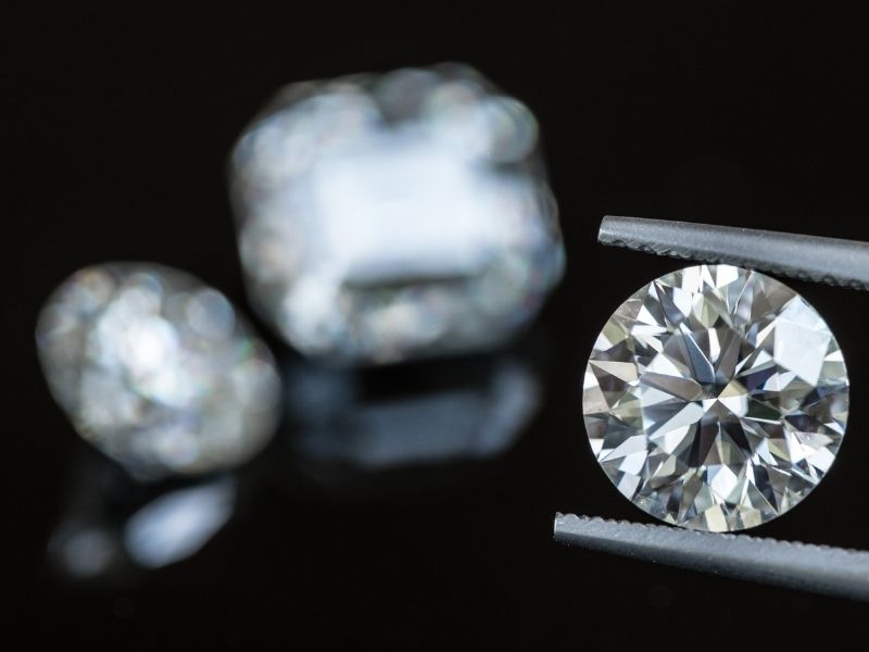You are currently viewing Ciri-Ciri hingga Cara Membedakan Berlian Asli dan Palsu Sebelum Membeli
