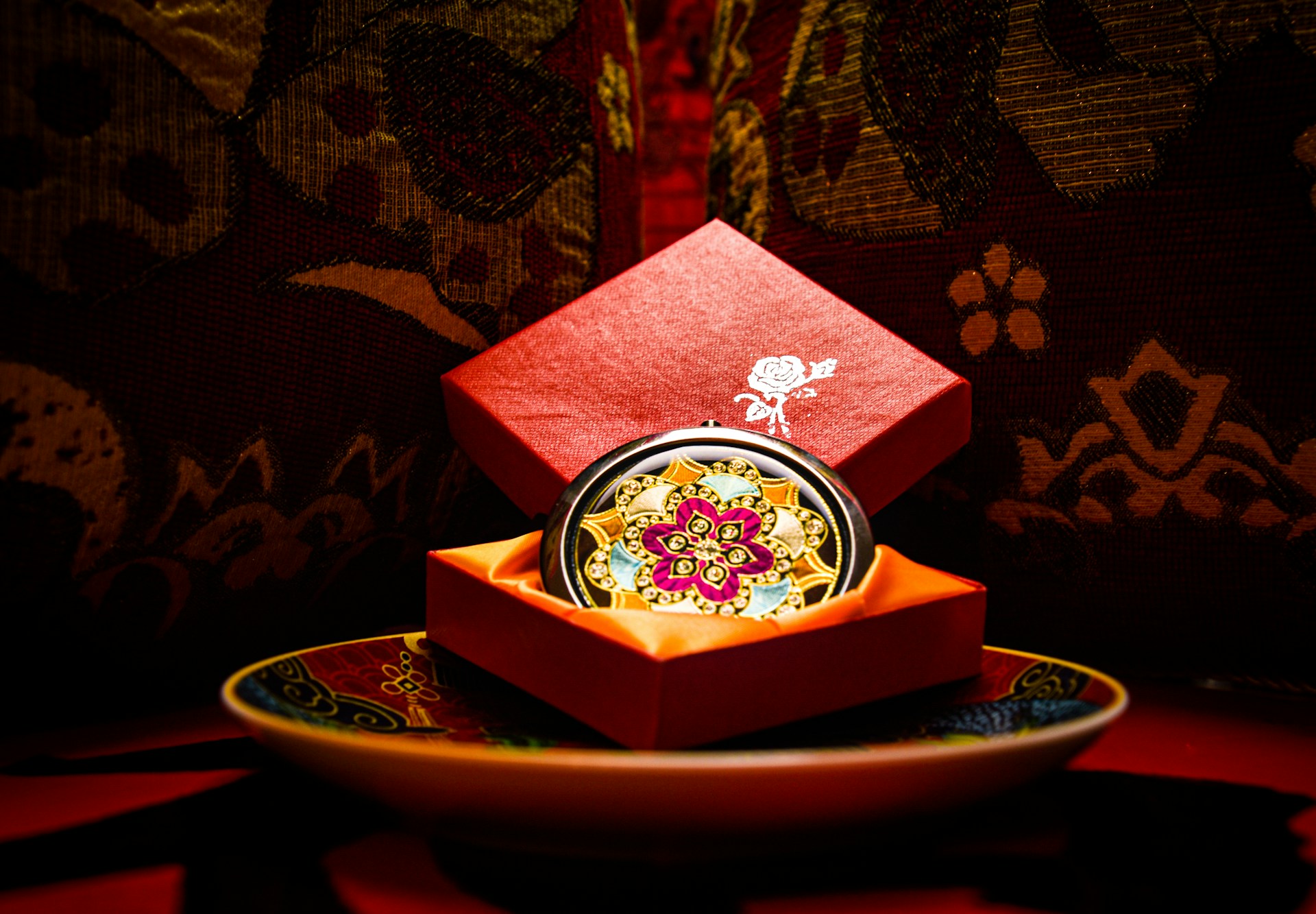 You are currently viewing Cetak Box Souvenir Custom Solusi Tampil Mewah dan Berkelas