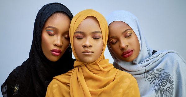 You are currently viewing Jasa Produksi Hijab Printing dengan Segala Keuntungannya